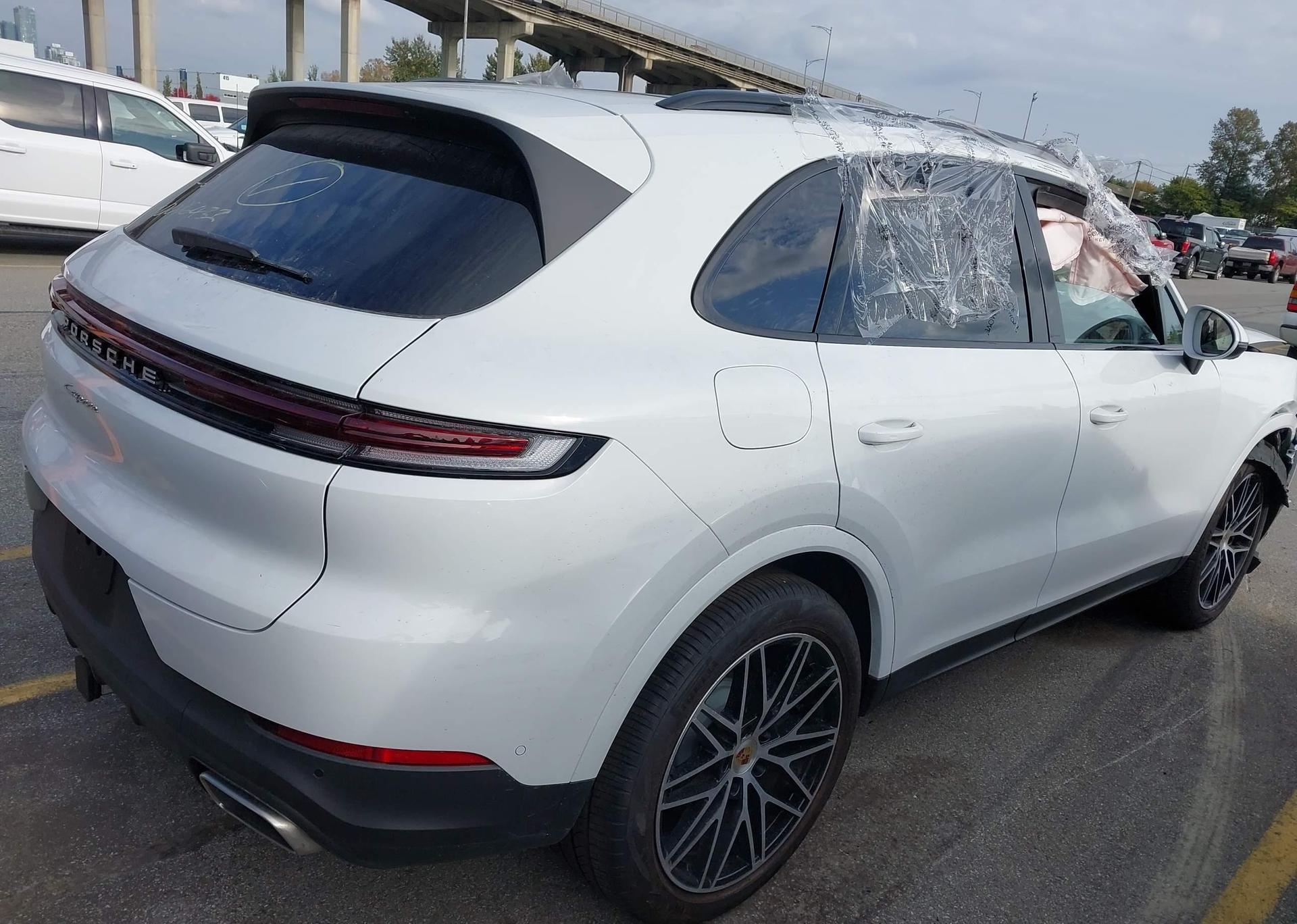 2024 PORSCHE CAYENNE
