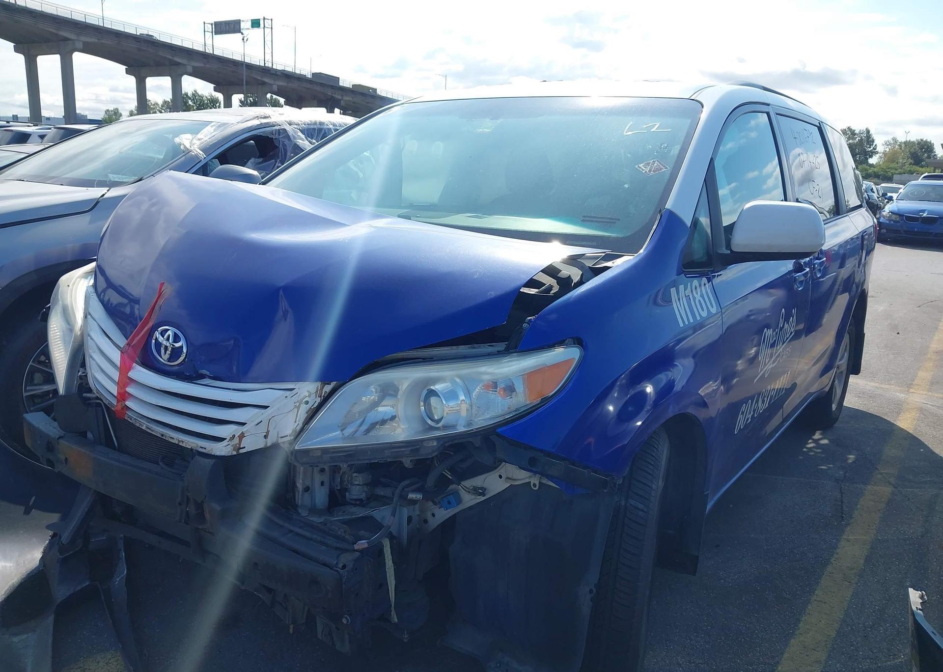 2015 TOYOTA SIENNA LE
