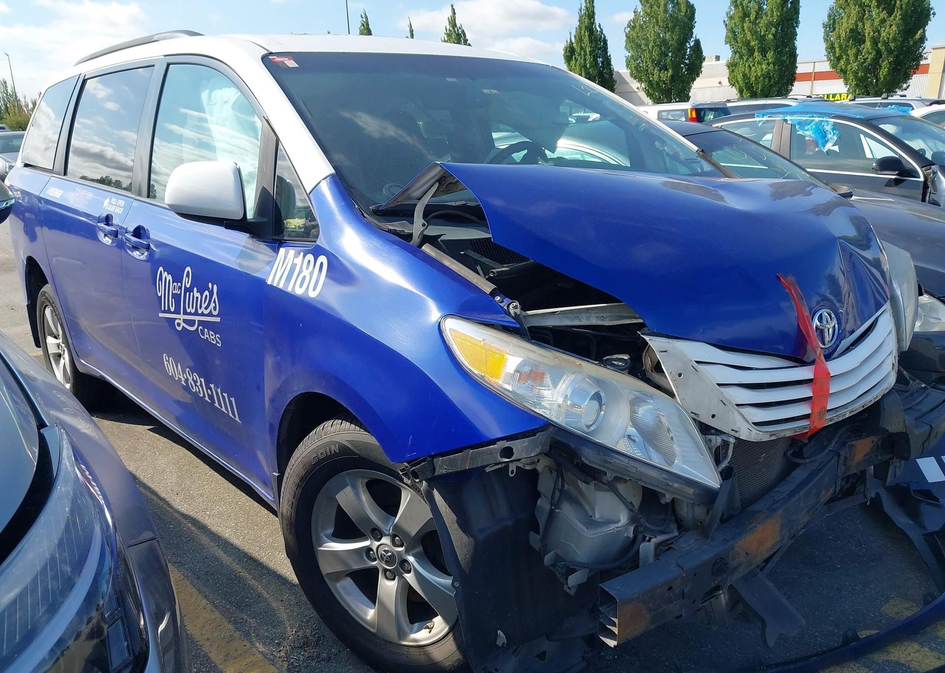 2015 TOYOTA SIENNA LE