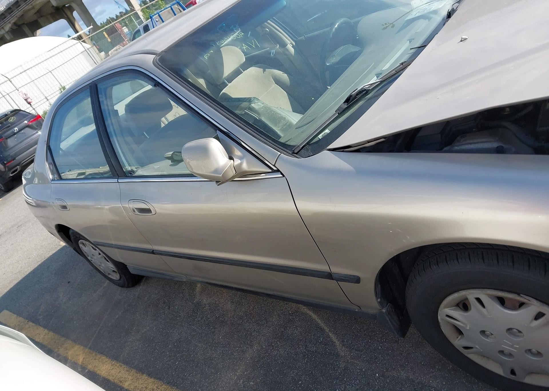1995 HONDA ACCORD LX