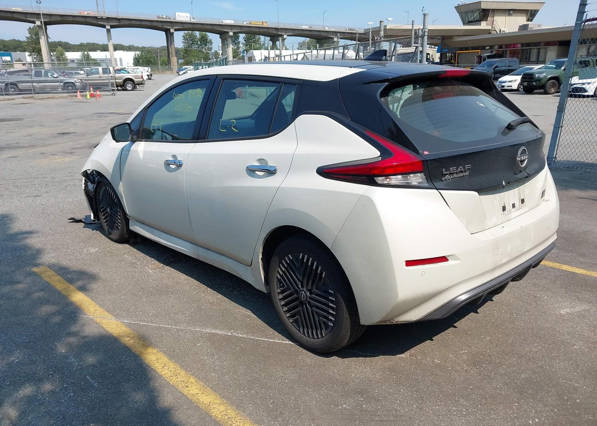 2024 NISSAN LEAF