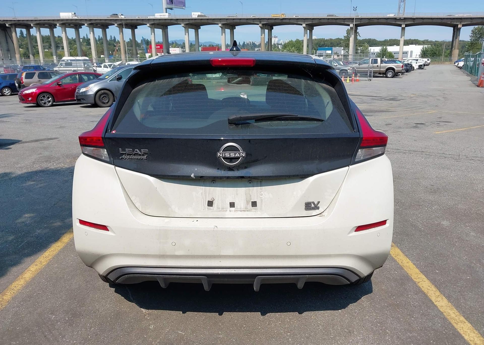 2024 NISSAN LEAF