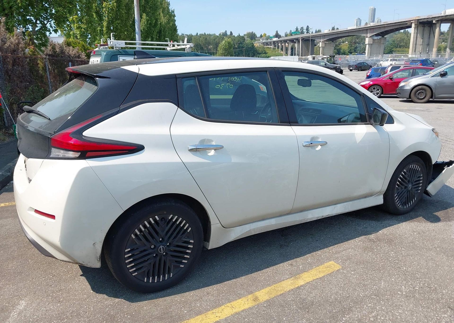 2024 NISSAN LEAF