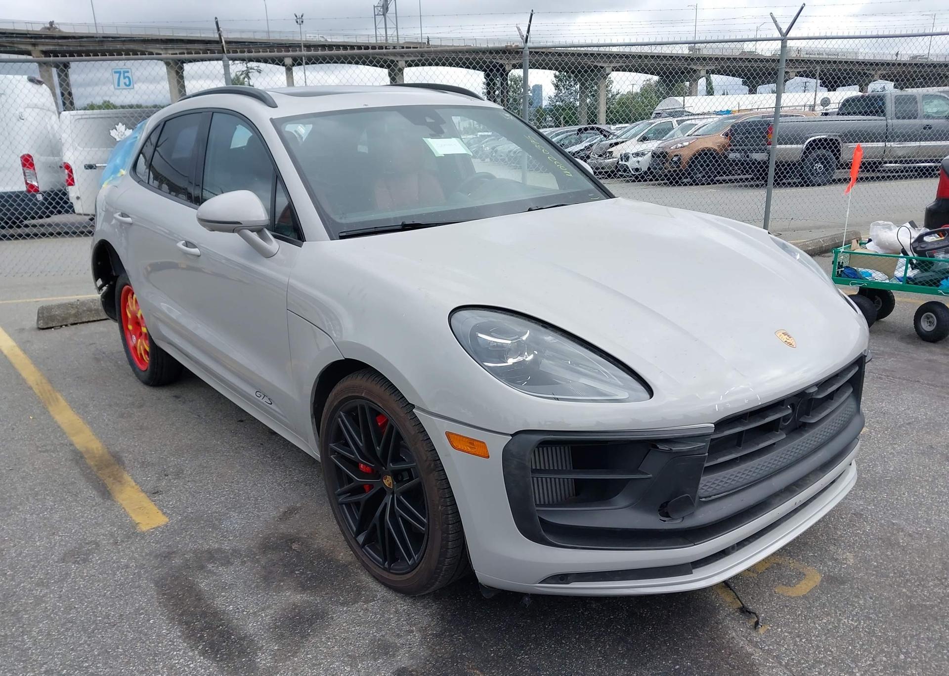 2024 PORSCHE MACAN