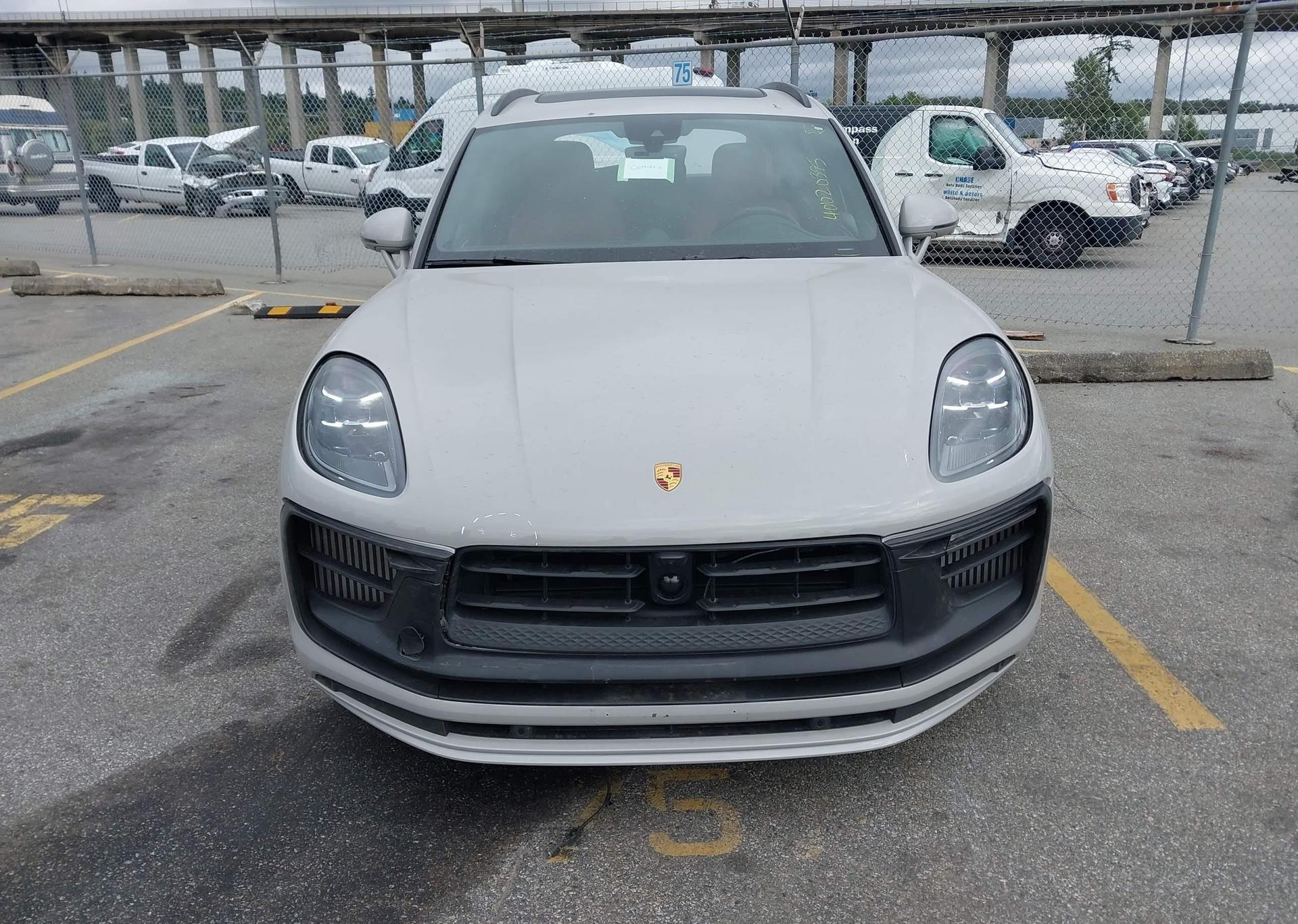 2024 PORSCHE MACAN