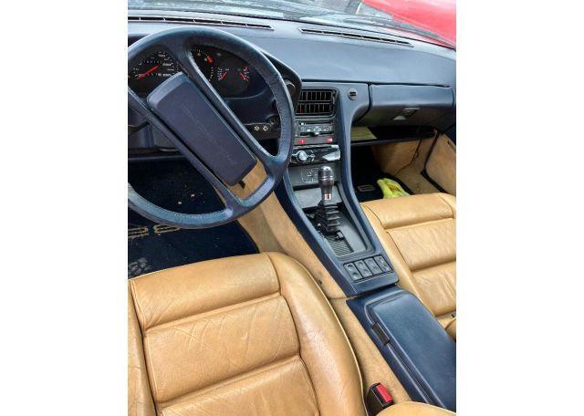1985 PORSCHE 928