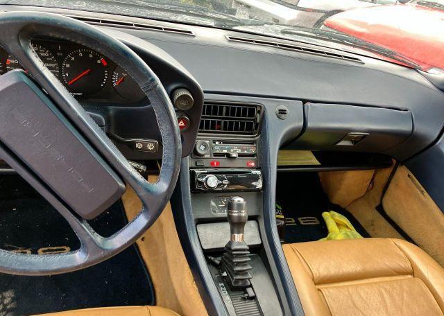 1985 PORSCHE 928