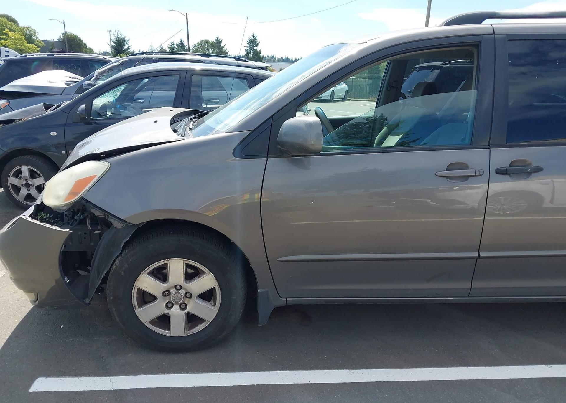 2004 TOYOTA SIENNA CE