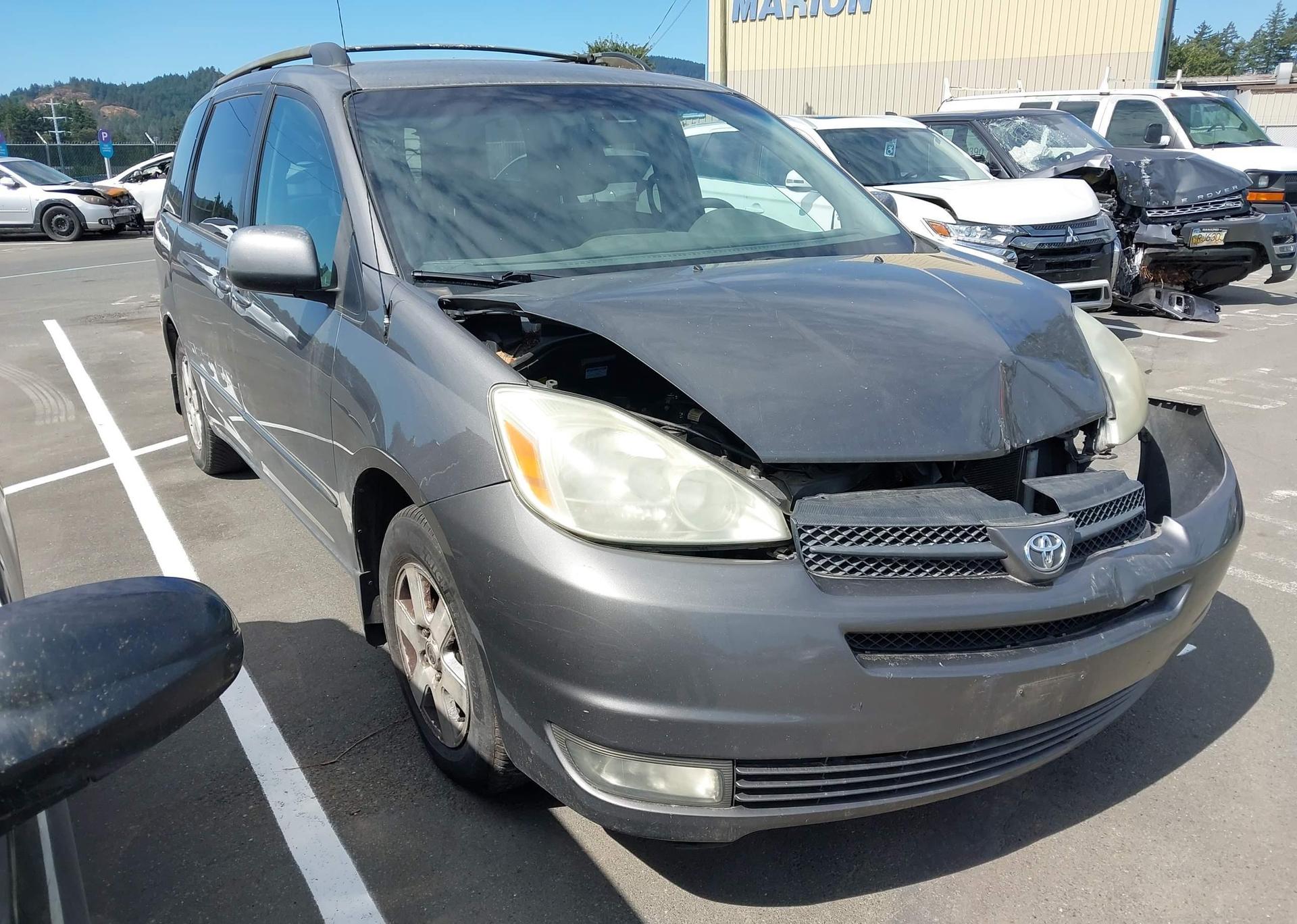 2004 TOYOTA SIENNA CE