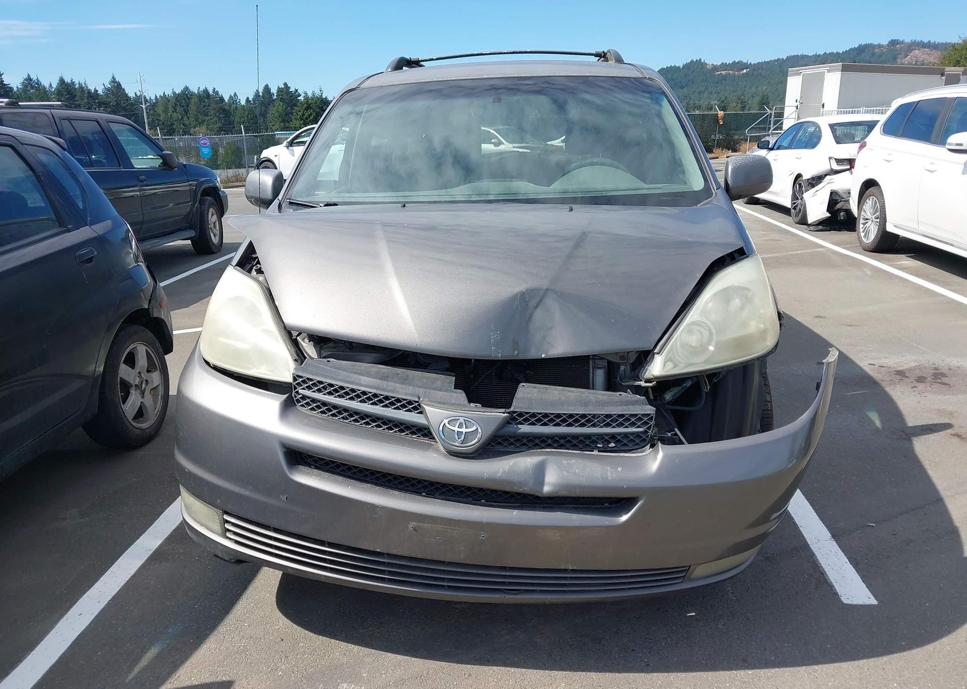 2004 TOYOTA SIENNA CE
