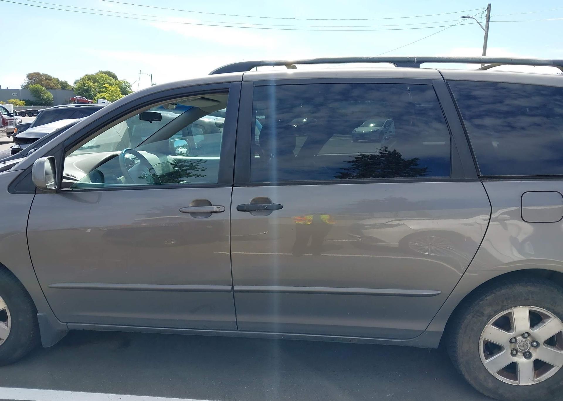 2004 TOYOTA SIENNA CE