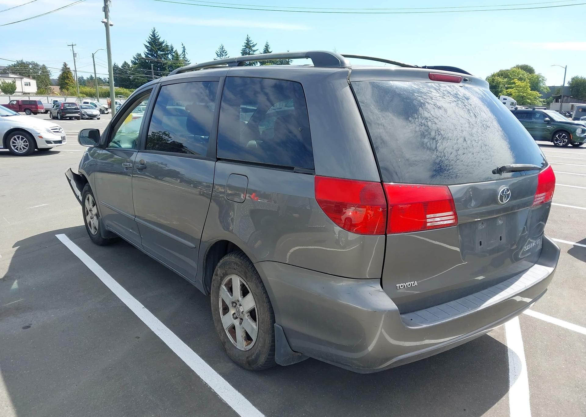 2004 TOYOTA SIENNA CE