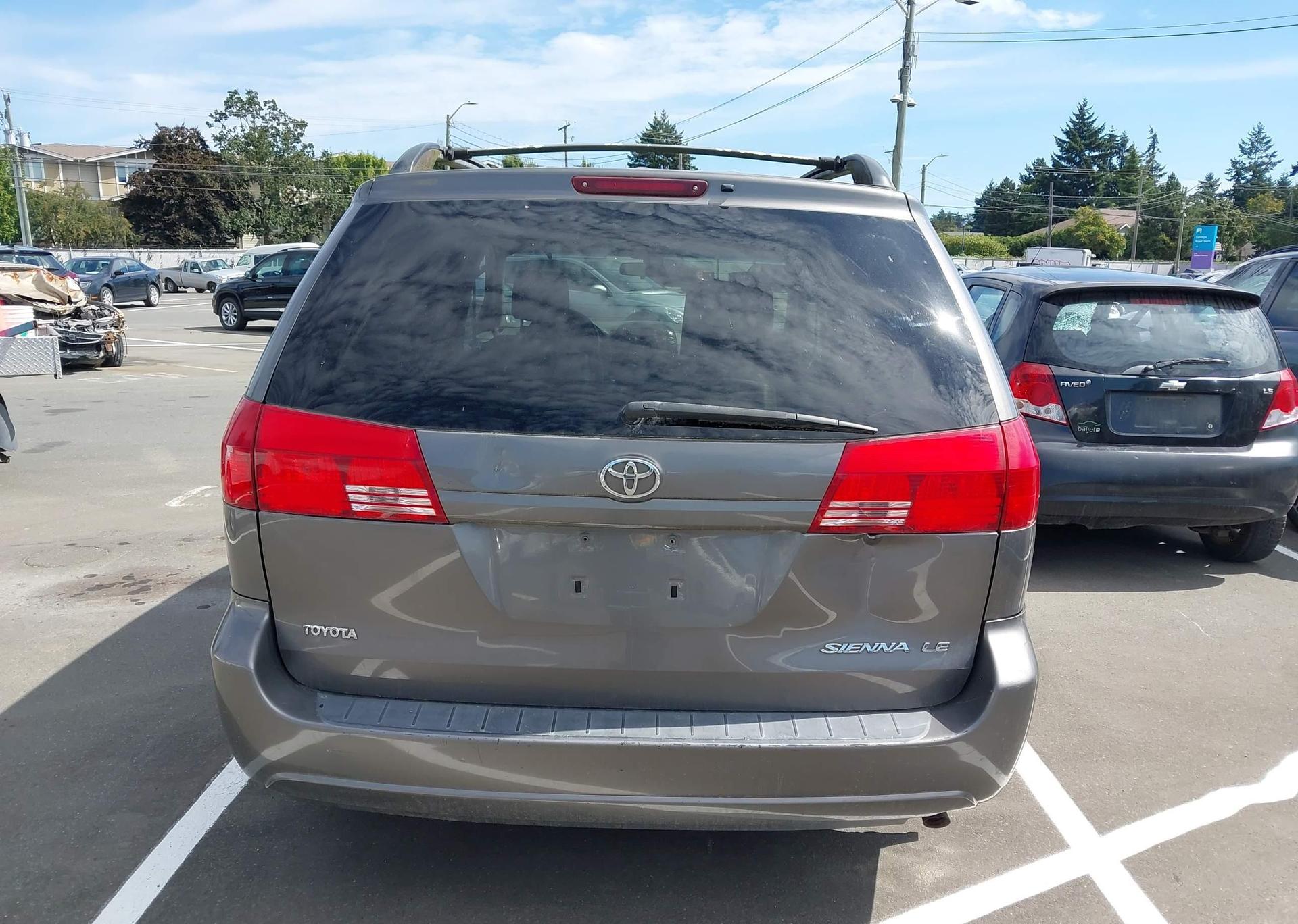 2004 TOYOTA SIENNA CE