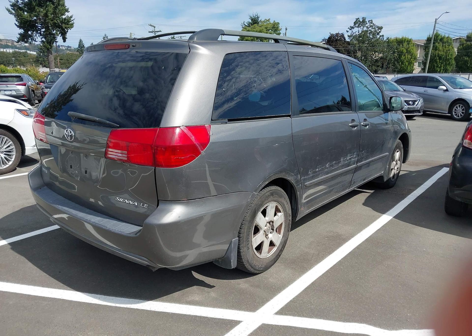 2004 TOYOTA SIENNA CE