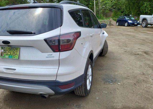 2017 FORD ESCAPE SE