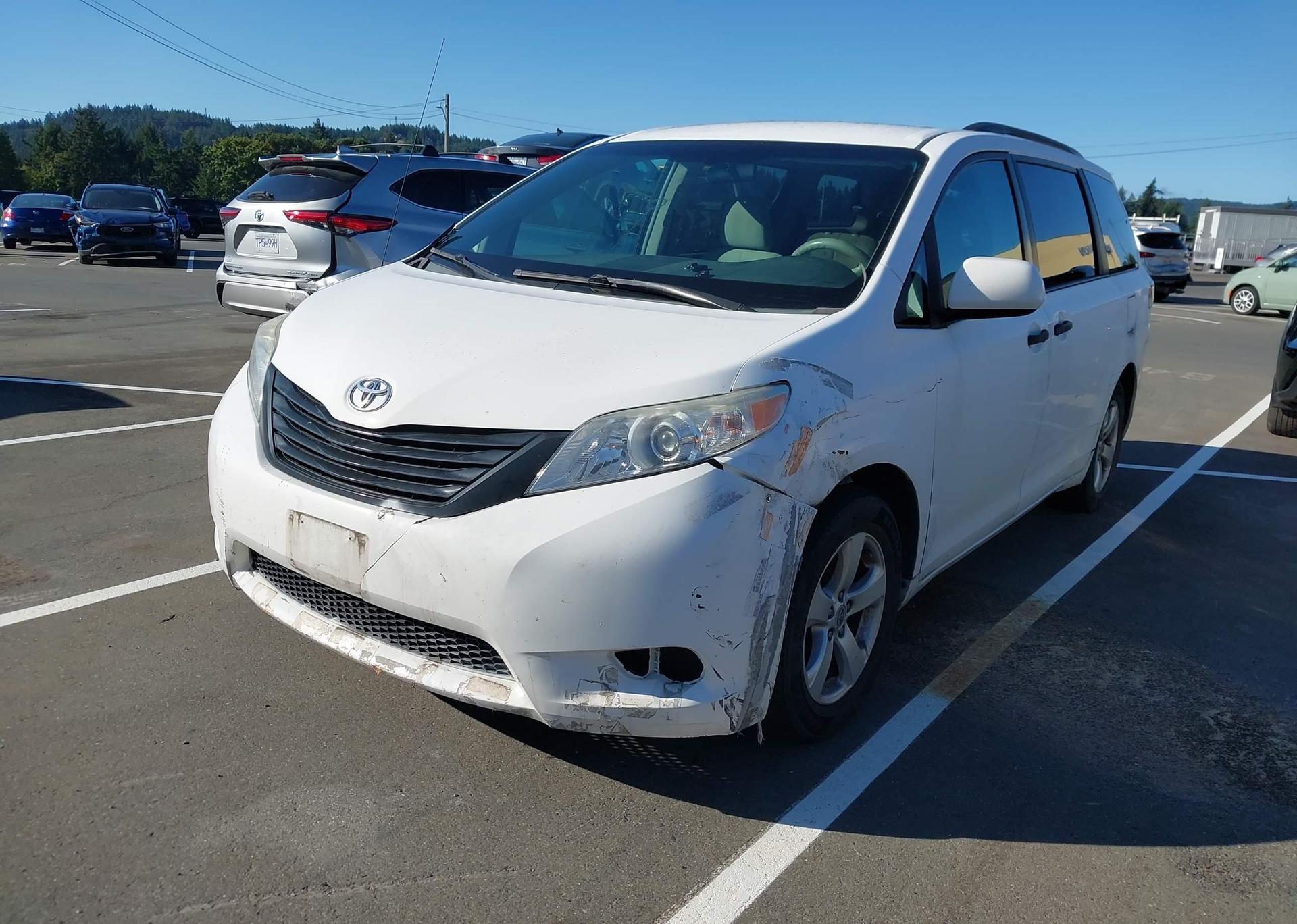 2012 TOYOTA SIENNA