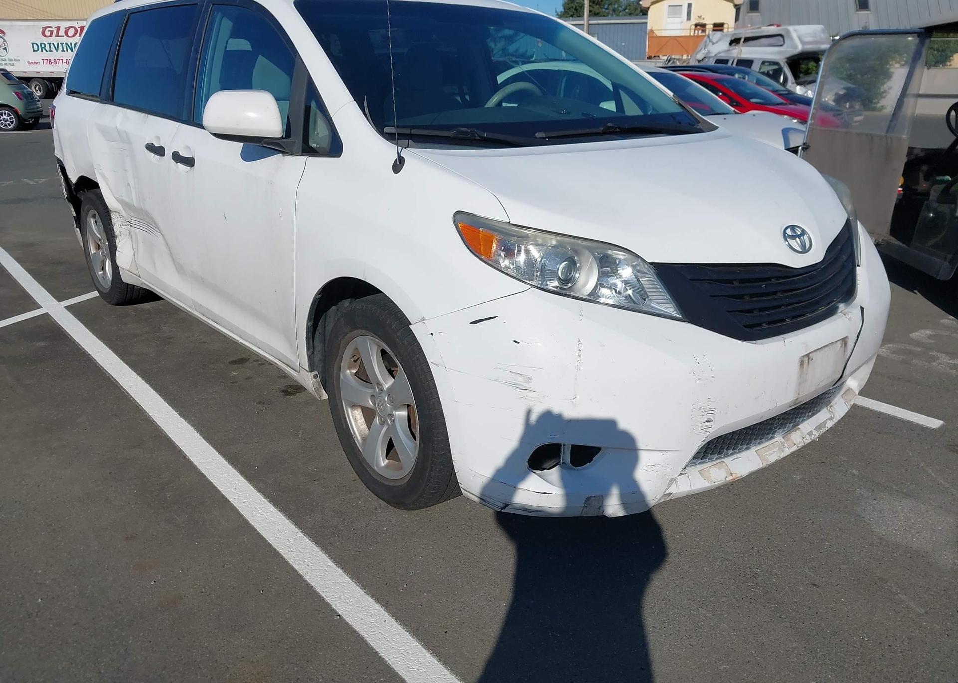 2012 TOYOTA SIENNA