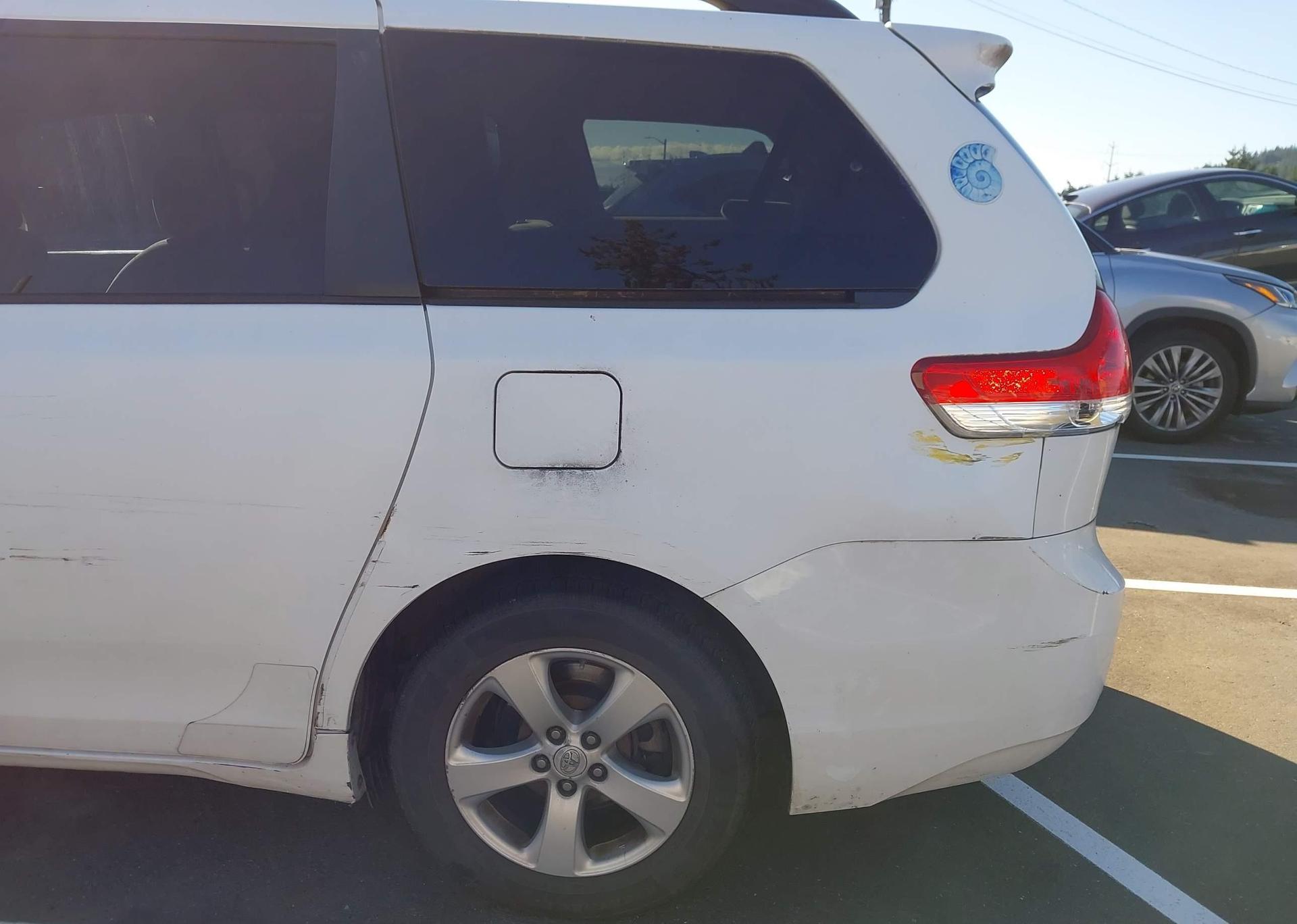 2012 TOYOTA SIENNA