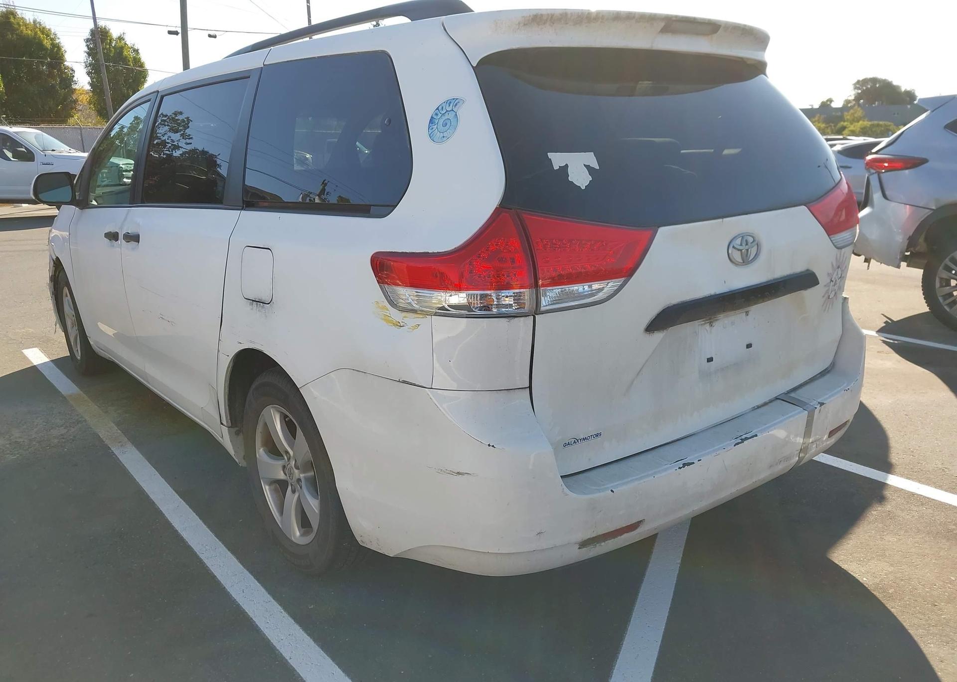 2012 TOYOTA SIENNA