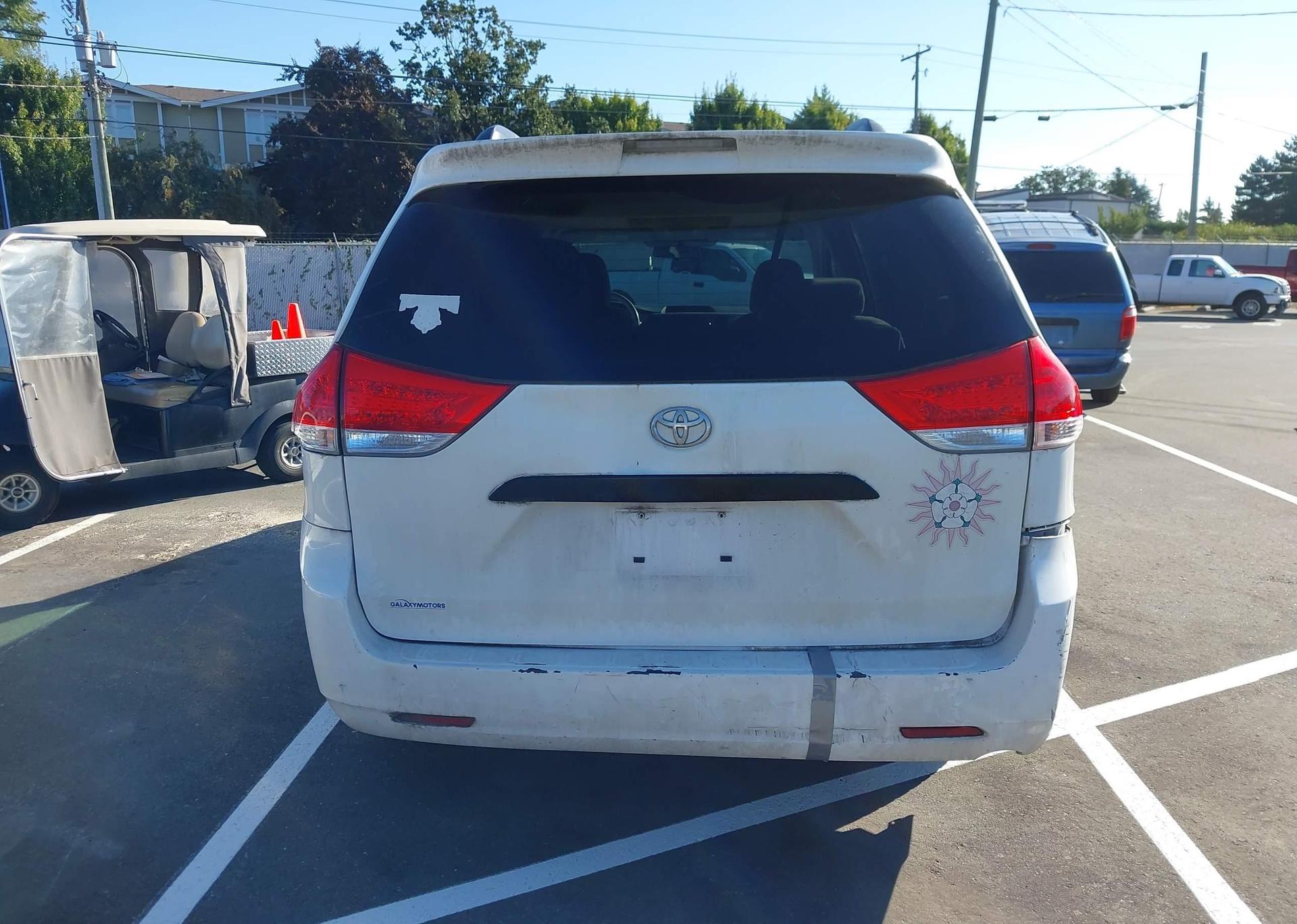 2012 TOYOTA SIENNA
