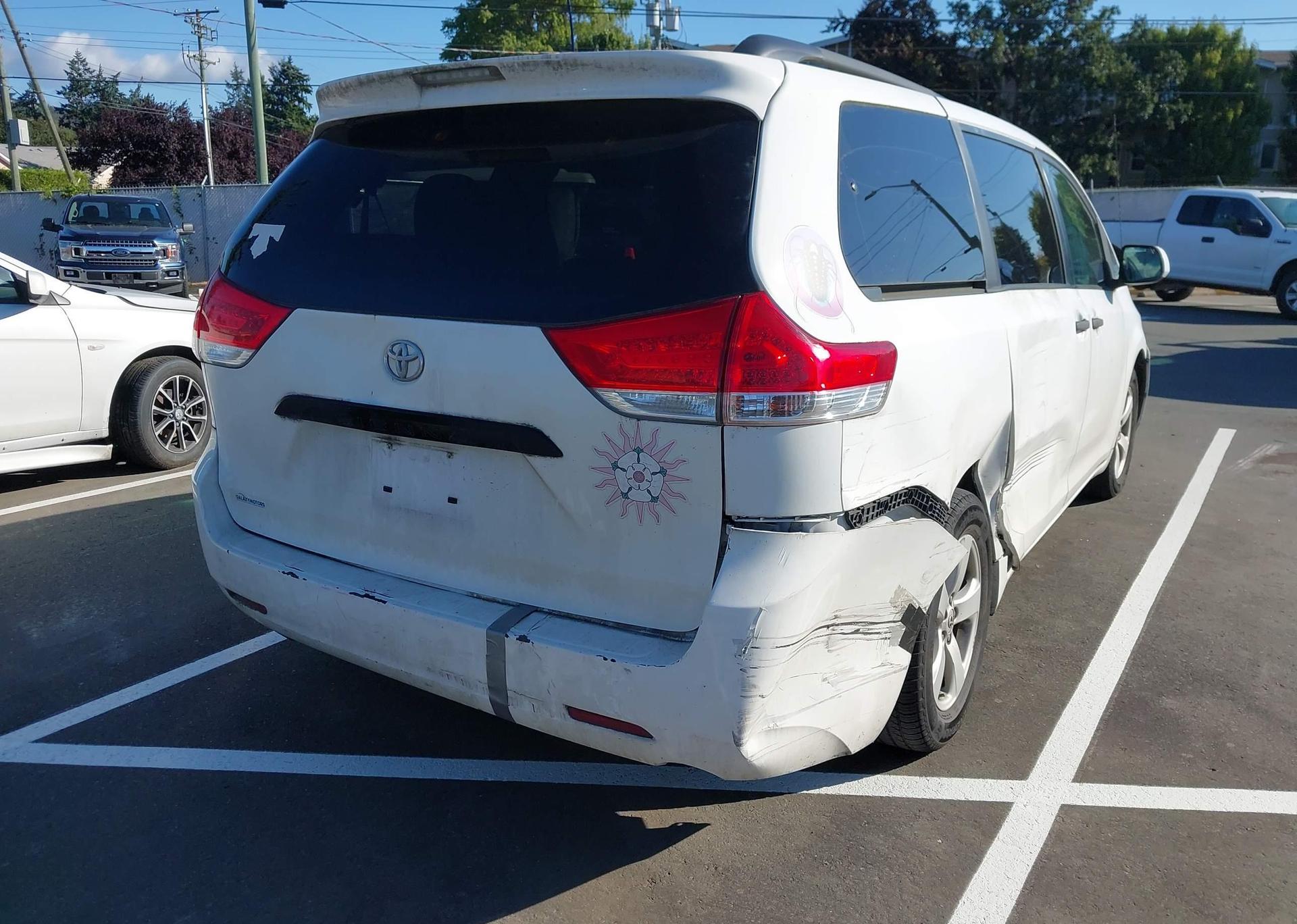 2012 TOYOTA SIENNA