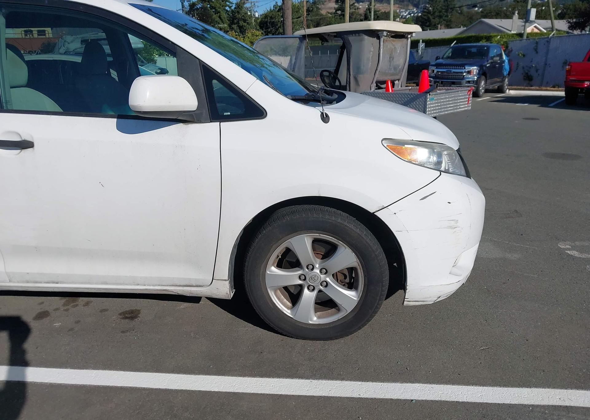 2012 TOYOTA SIENNA