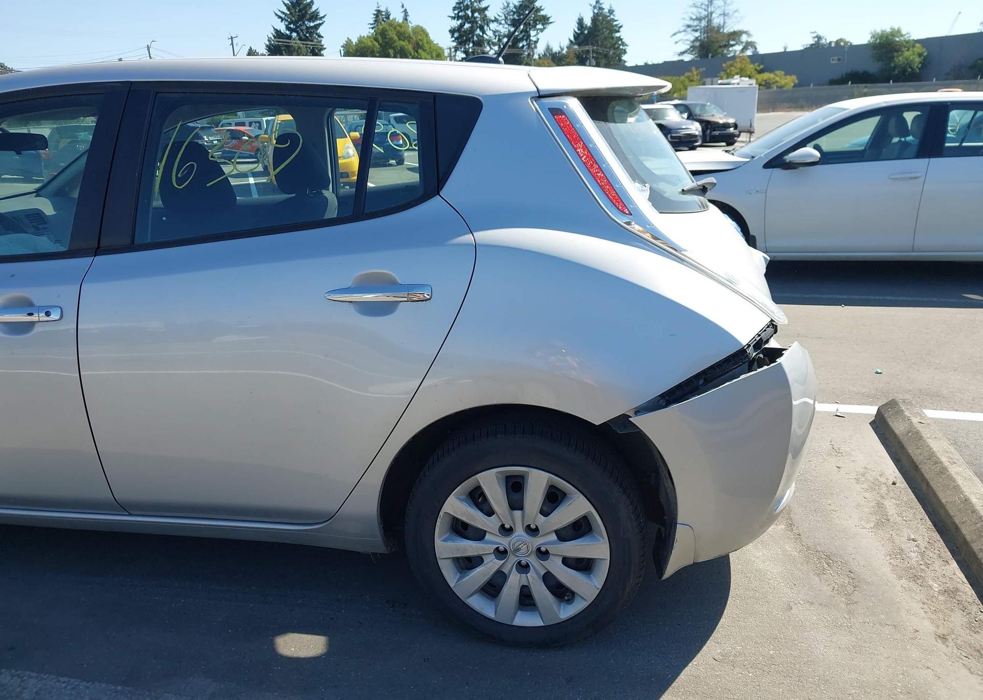 2016 NISSAN LEAF S