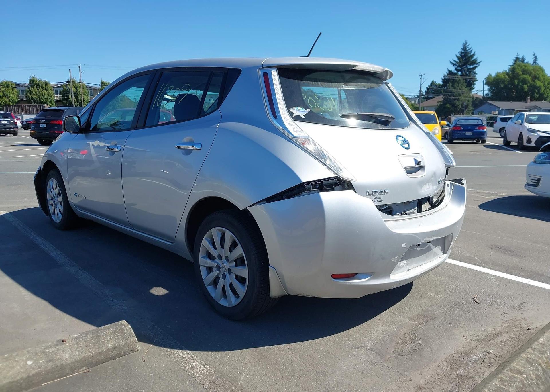 2016 NISSAN LEAF S