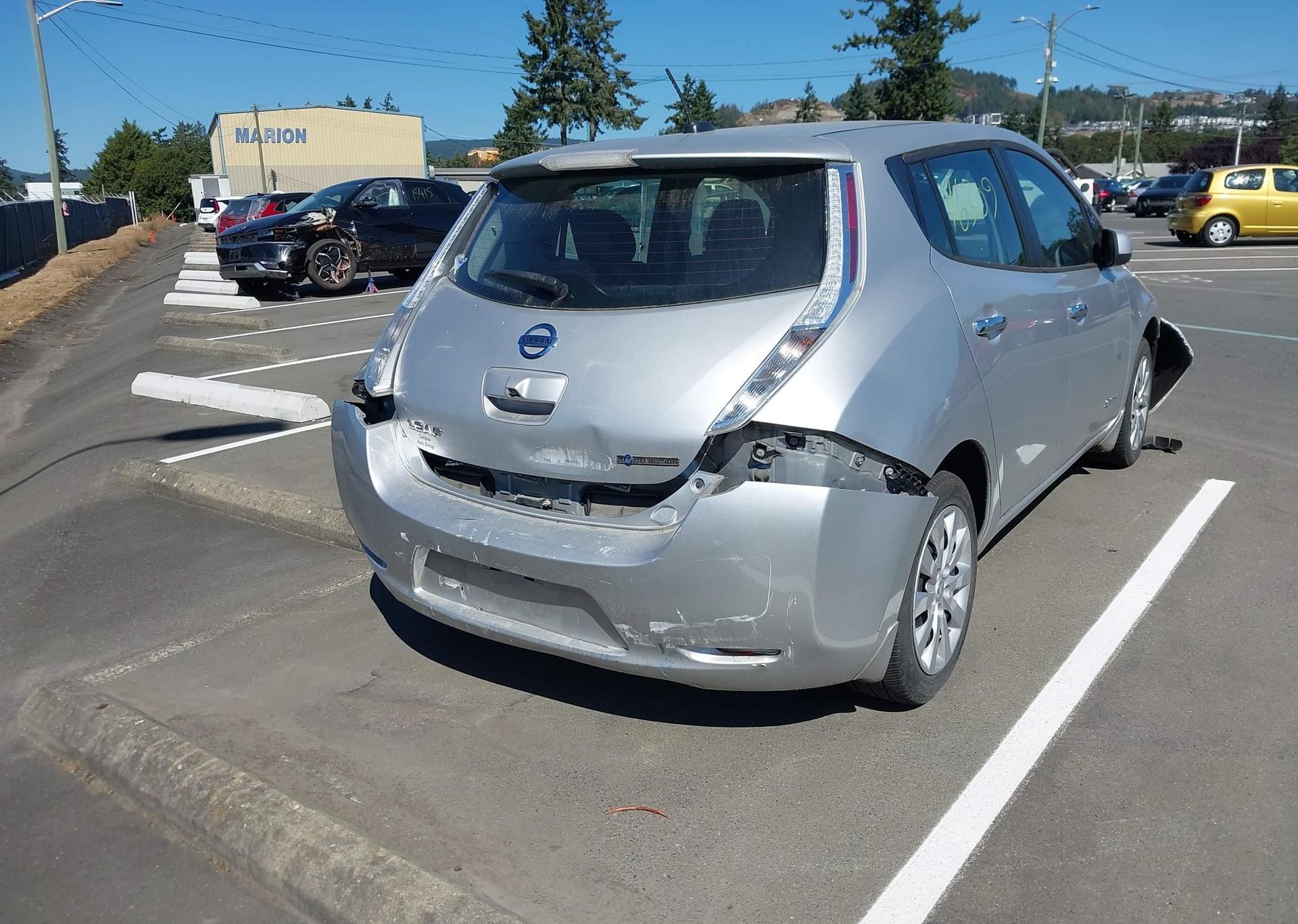 2016 NISSAN LEAF S