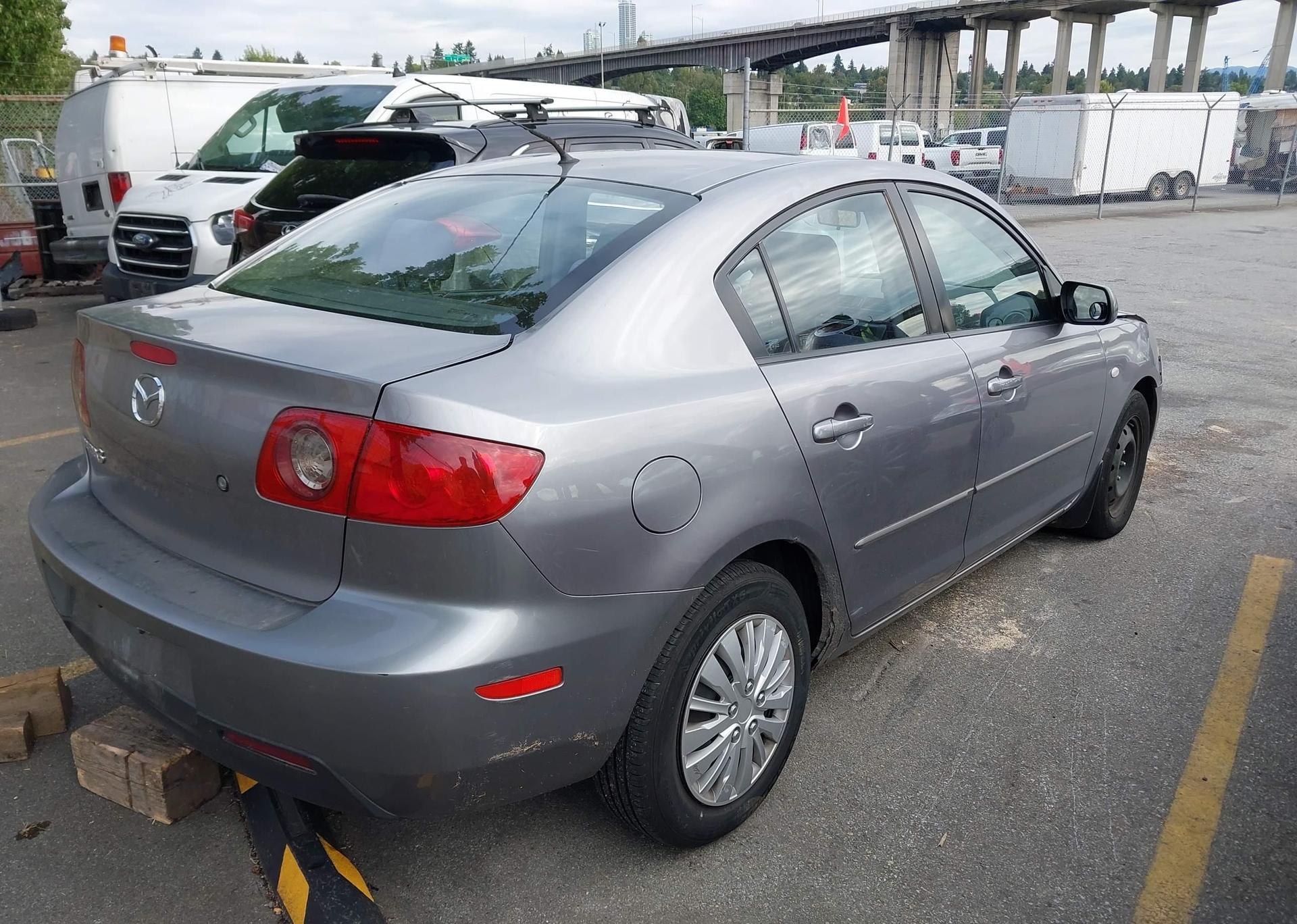 2005 MAZDA 3 I