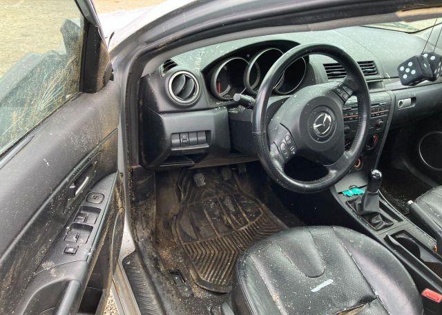 2004 MAZDA 3 S