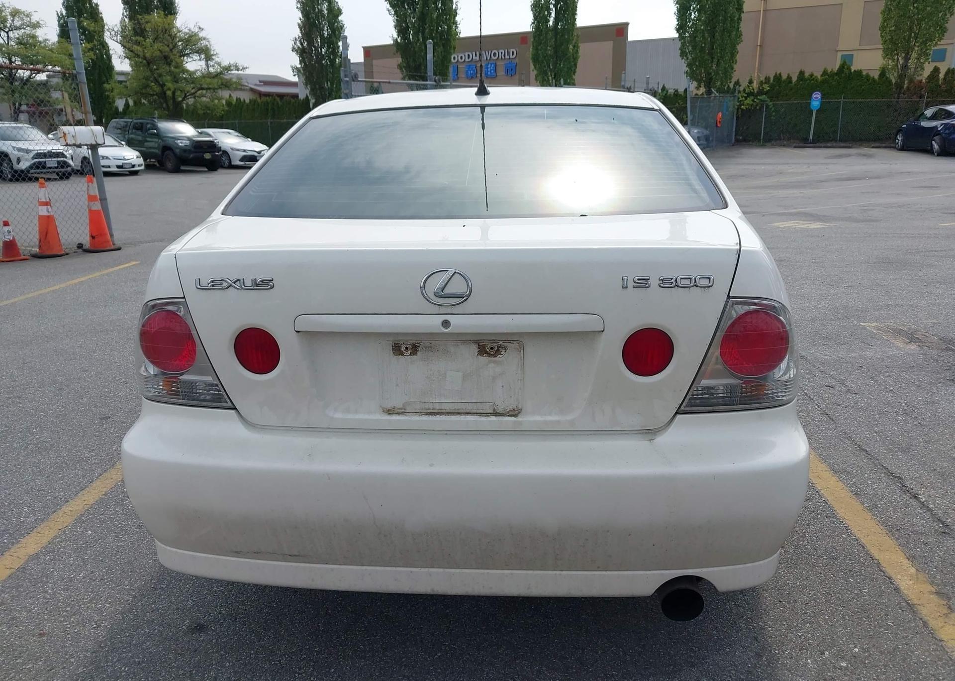2001 LEXUS IS 300
