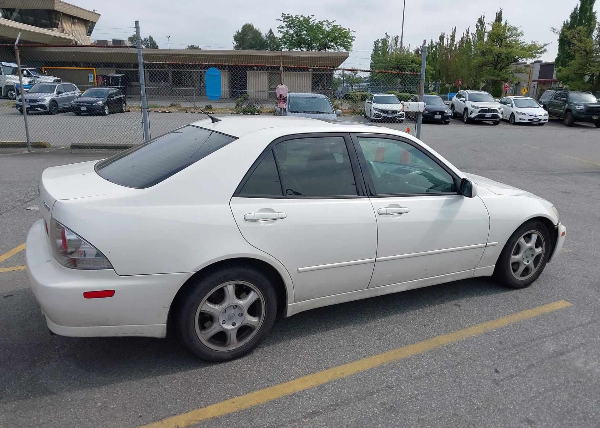 2001 LEXUS IS 300