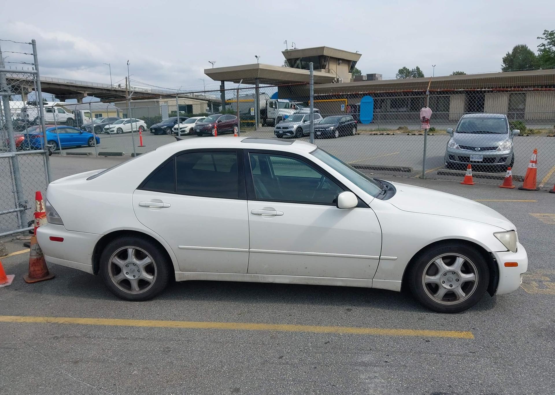 2001 LEXUS IS 300