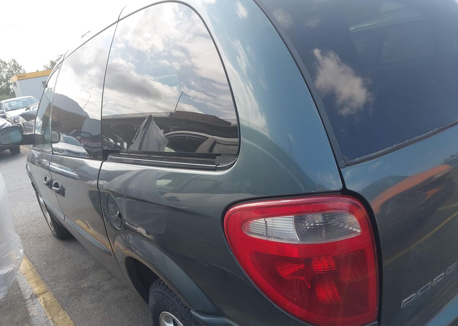 2003 DODGE CARAVAN SE