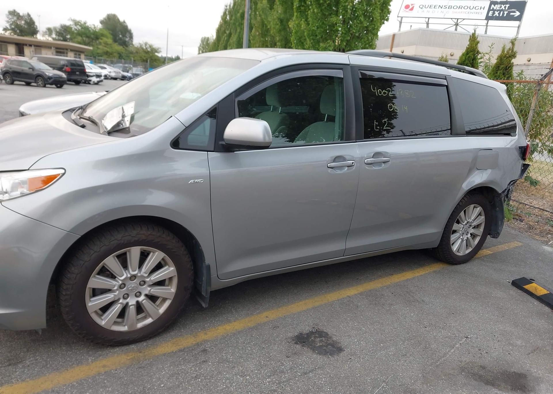 2017 TOYOTA SIENNA LE
