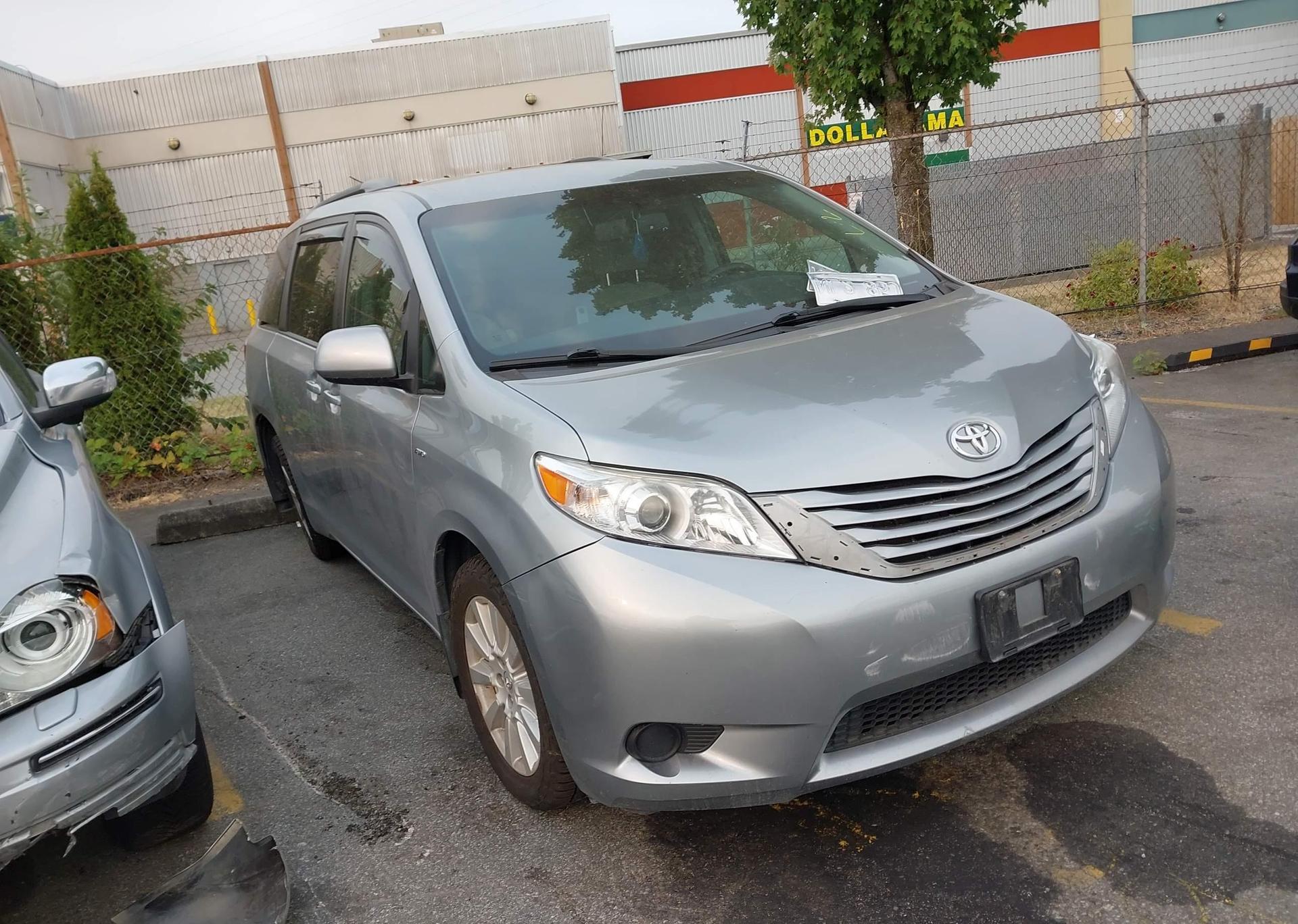 2017 TOYOTA SIENNA LE