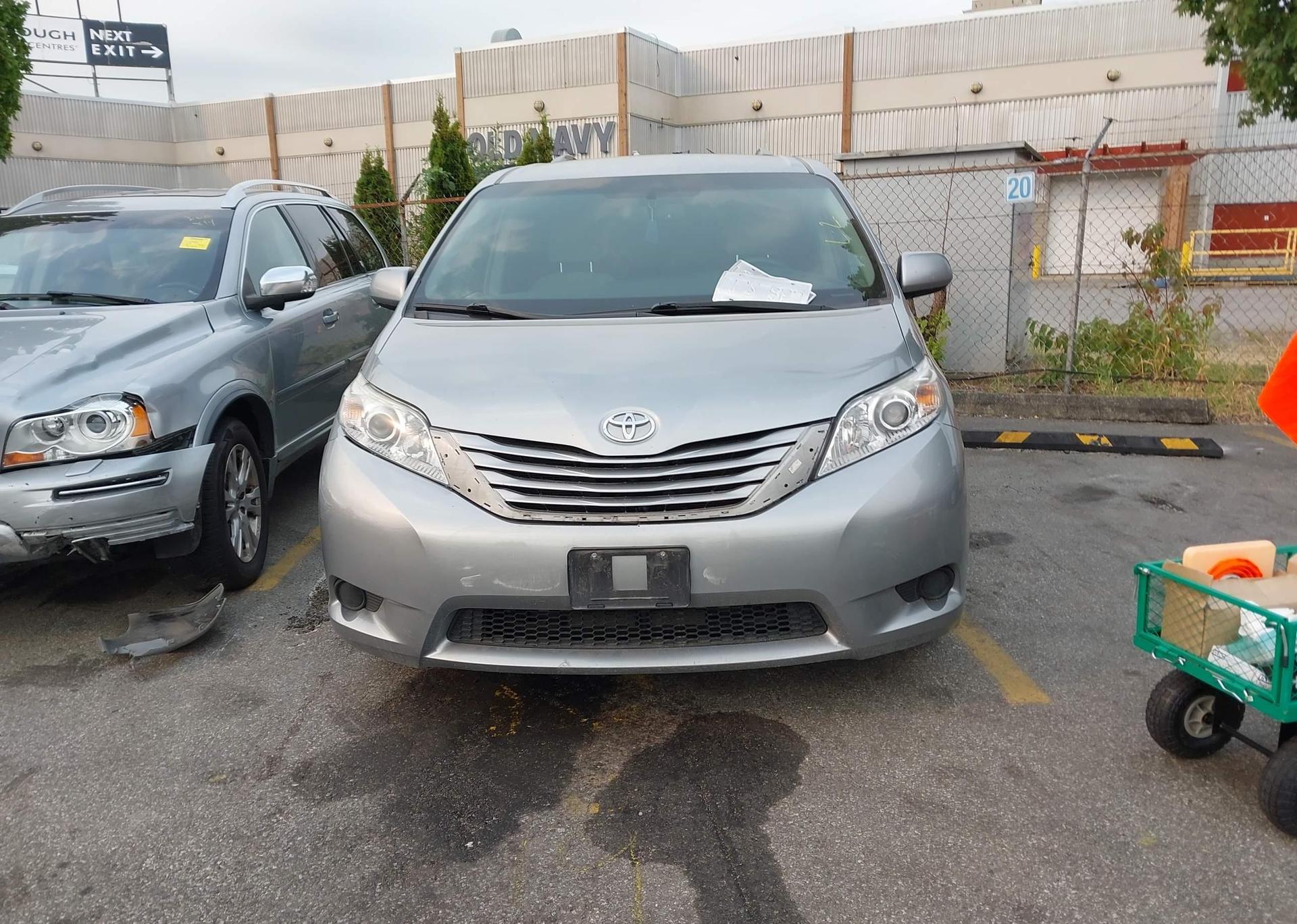 2017 TOYOTA SIENNA LE