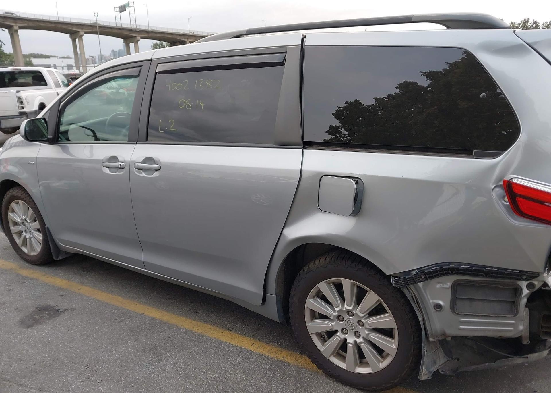 2017 TOYOTA SIENNA LE
