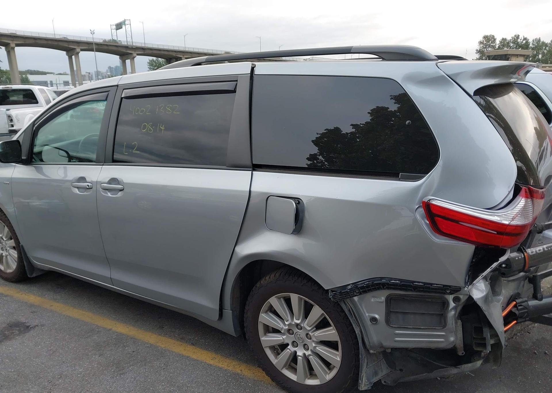2017 TOYOTA SIENNA LE