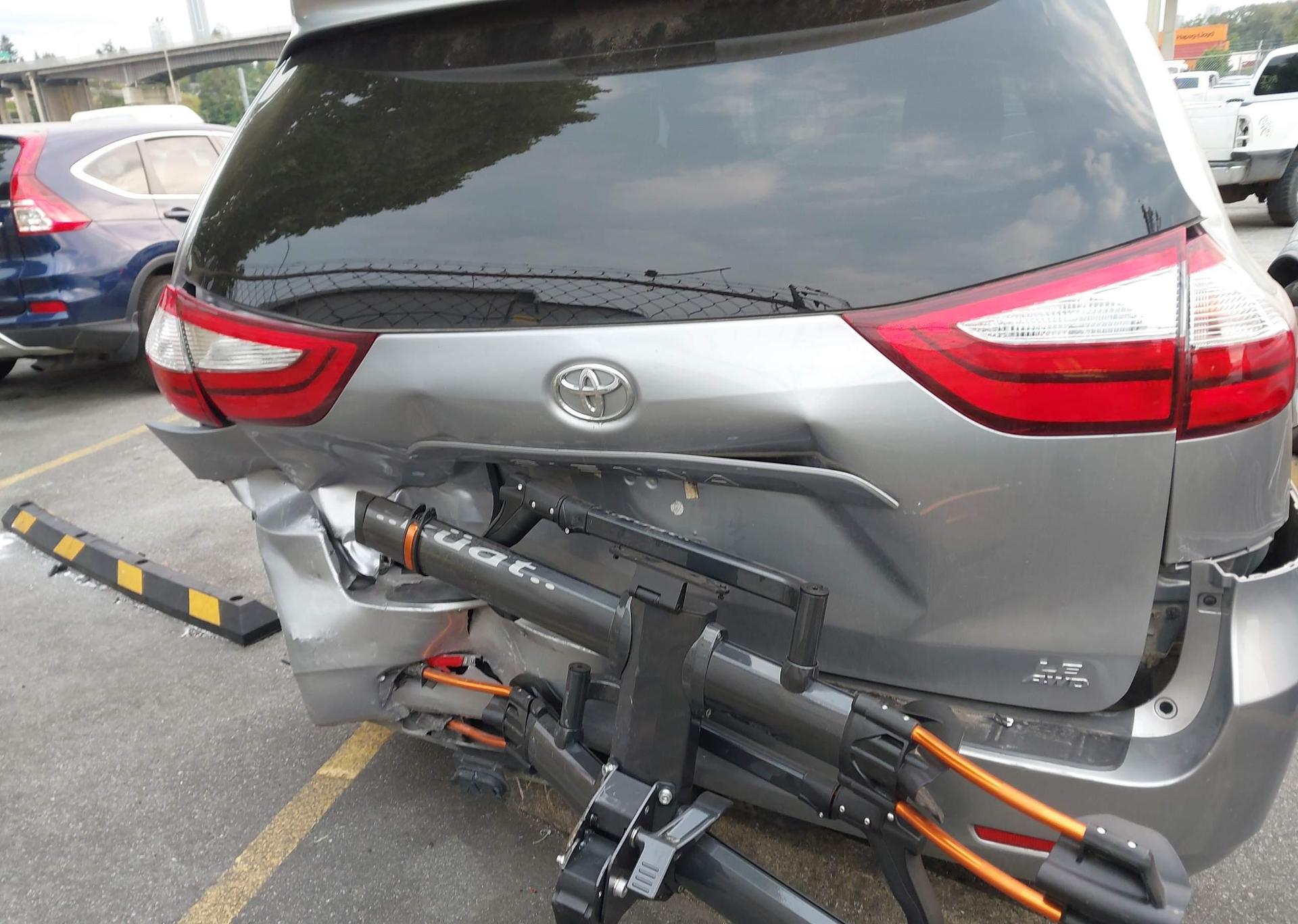 2017 TOYOTA SIENNA LE