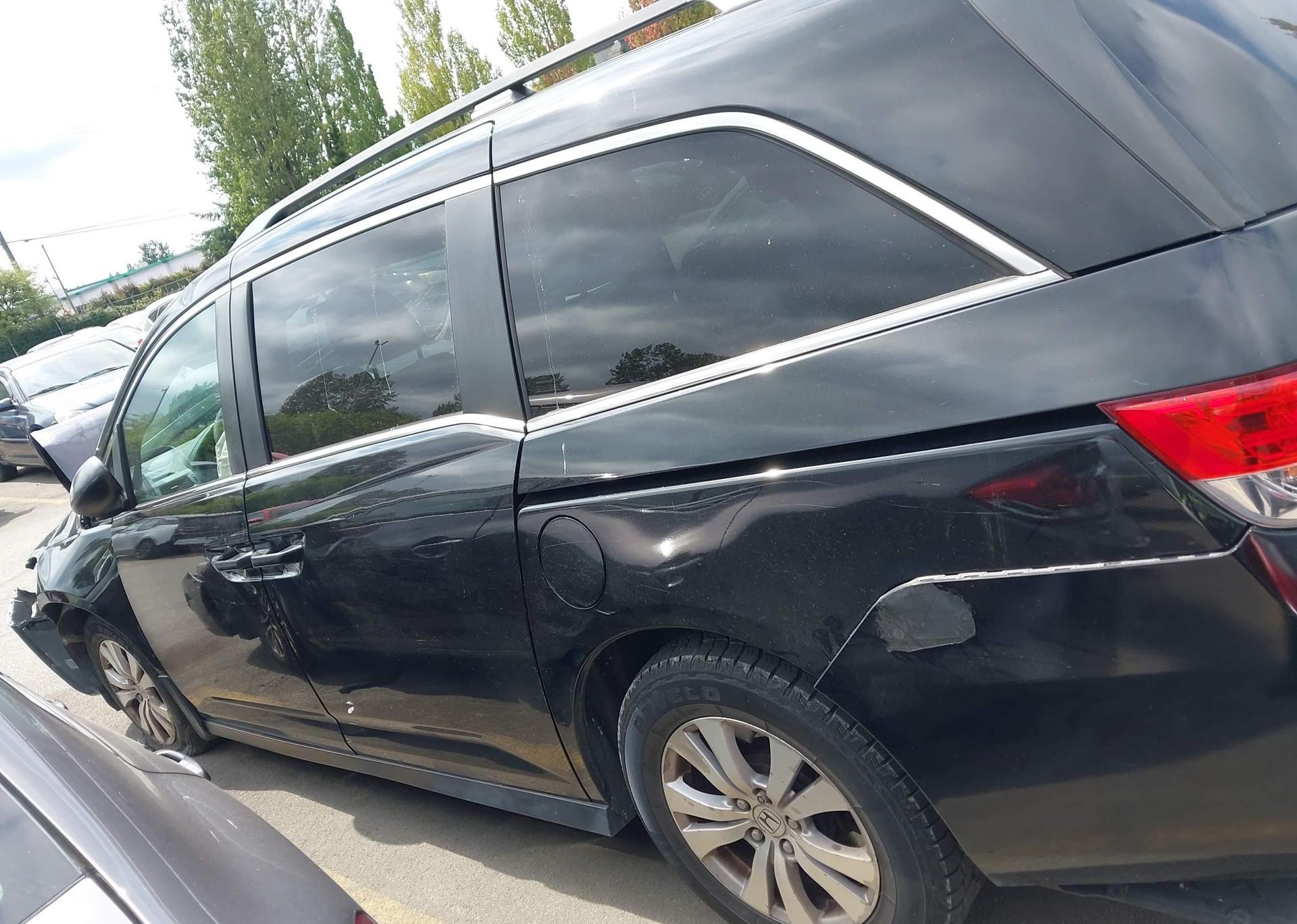 2016 HONDA Odyssey se