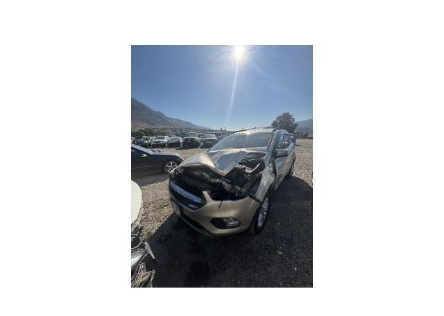 2017 FORD ESCAPE SE