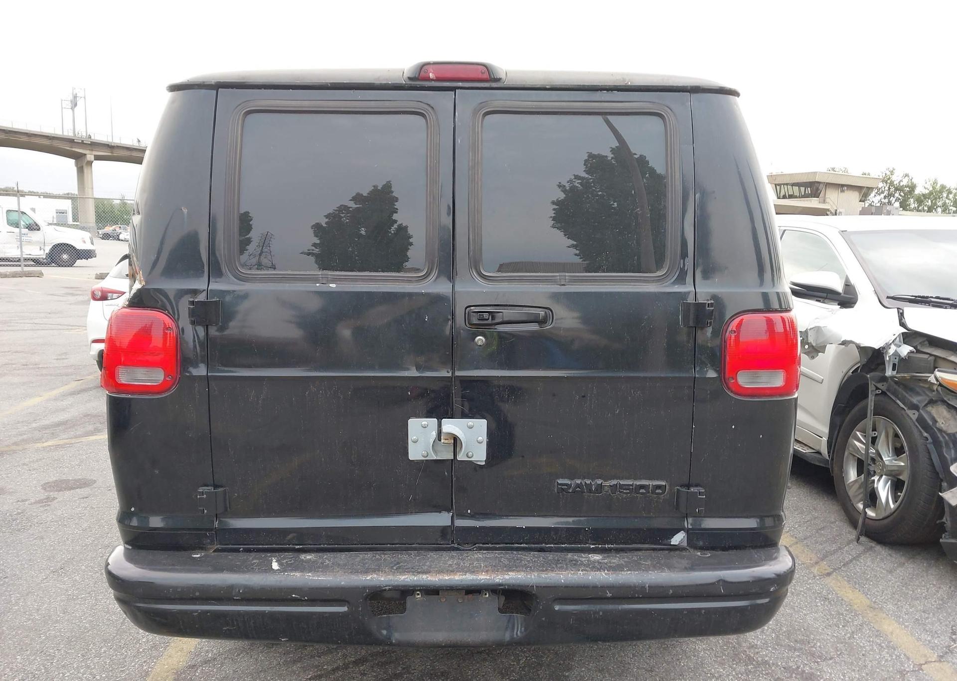 2001 DODGE RAM VAN B1500