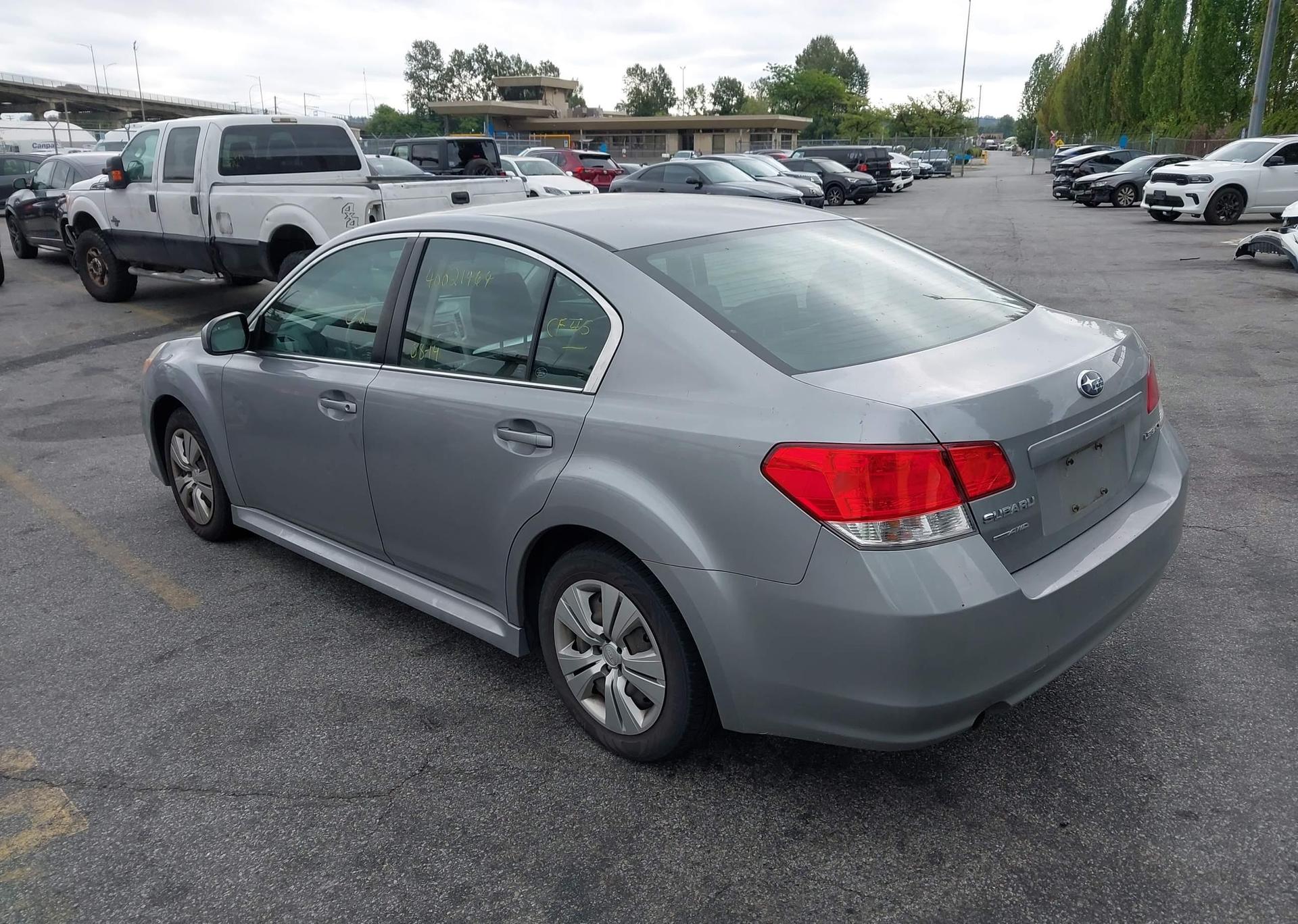 2010 SUBARU LEGACY 2.5I