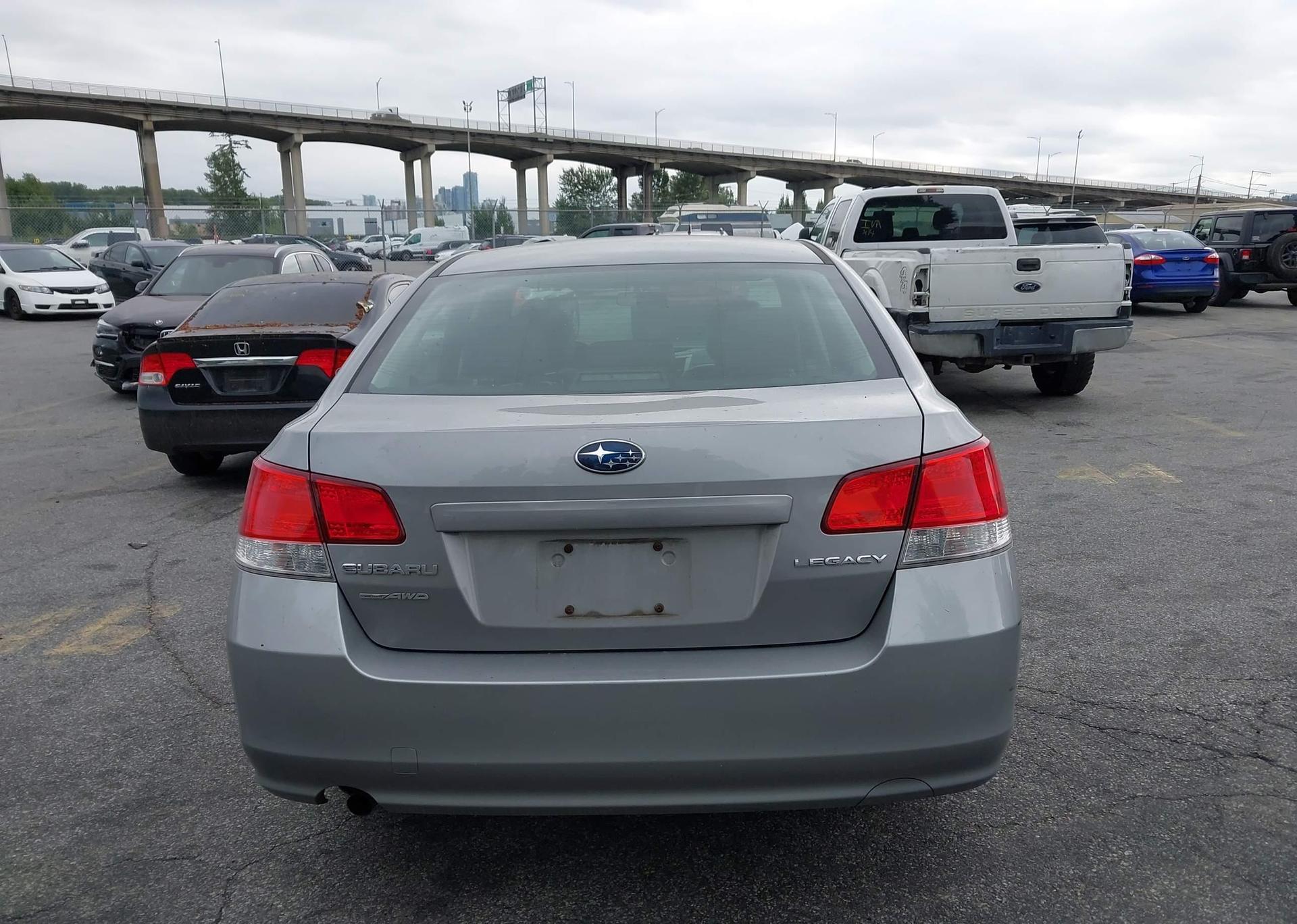 2010 SUBARU LEGACY 2.5I