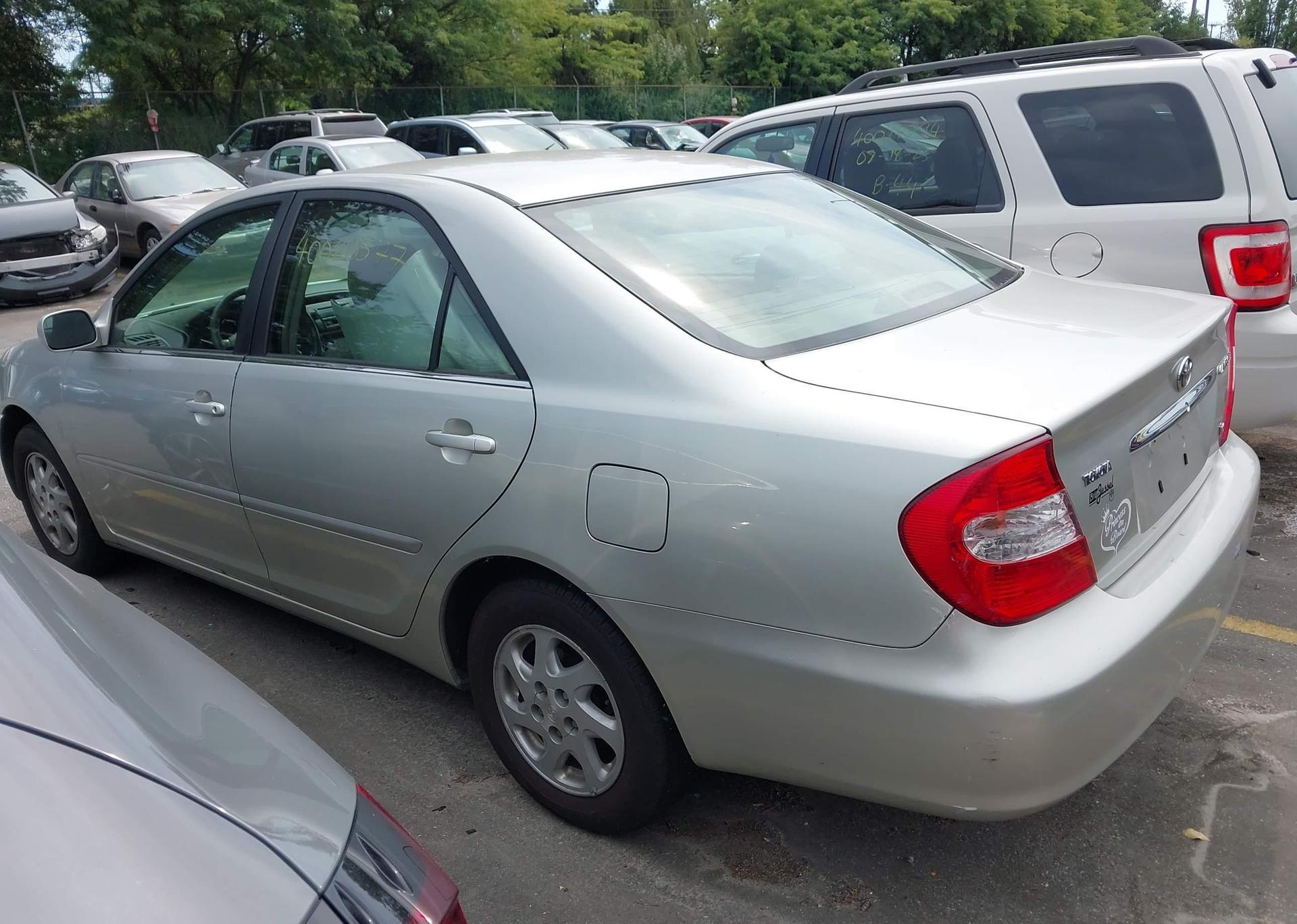 2002 TOYOTA CAMRY LE