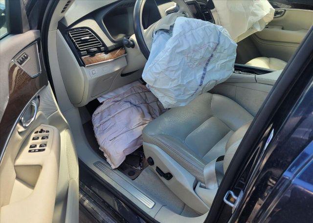 2016 VOLVO XC90