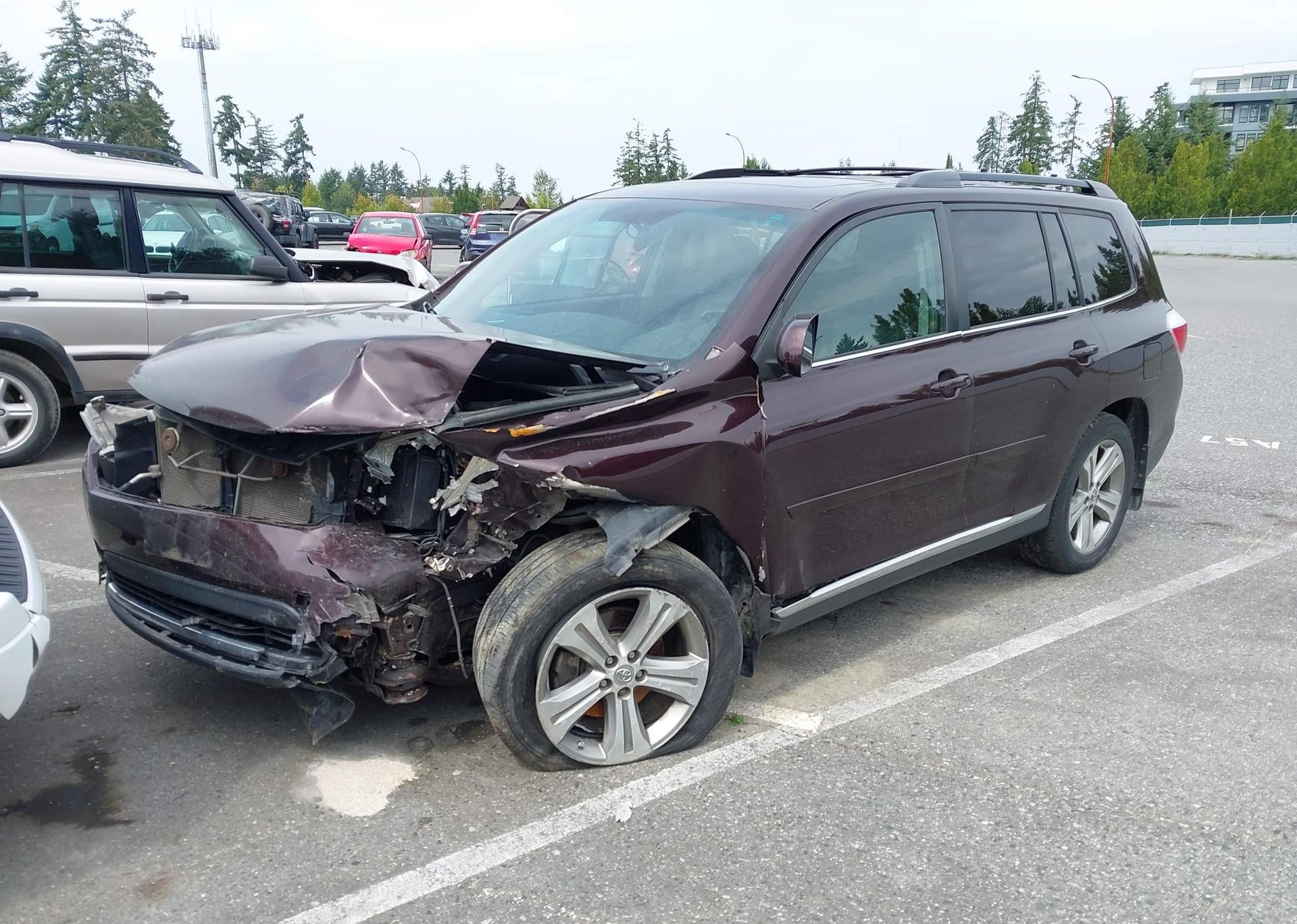 2011 TOYOTA HIGHLANDER SE