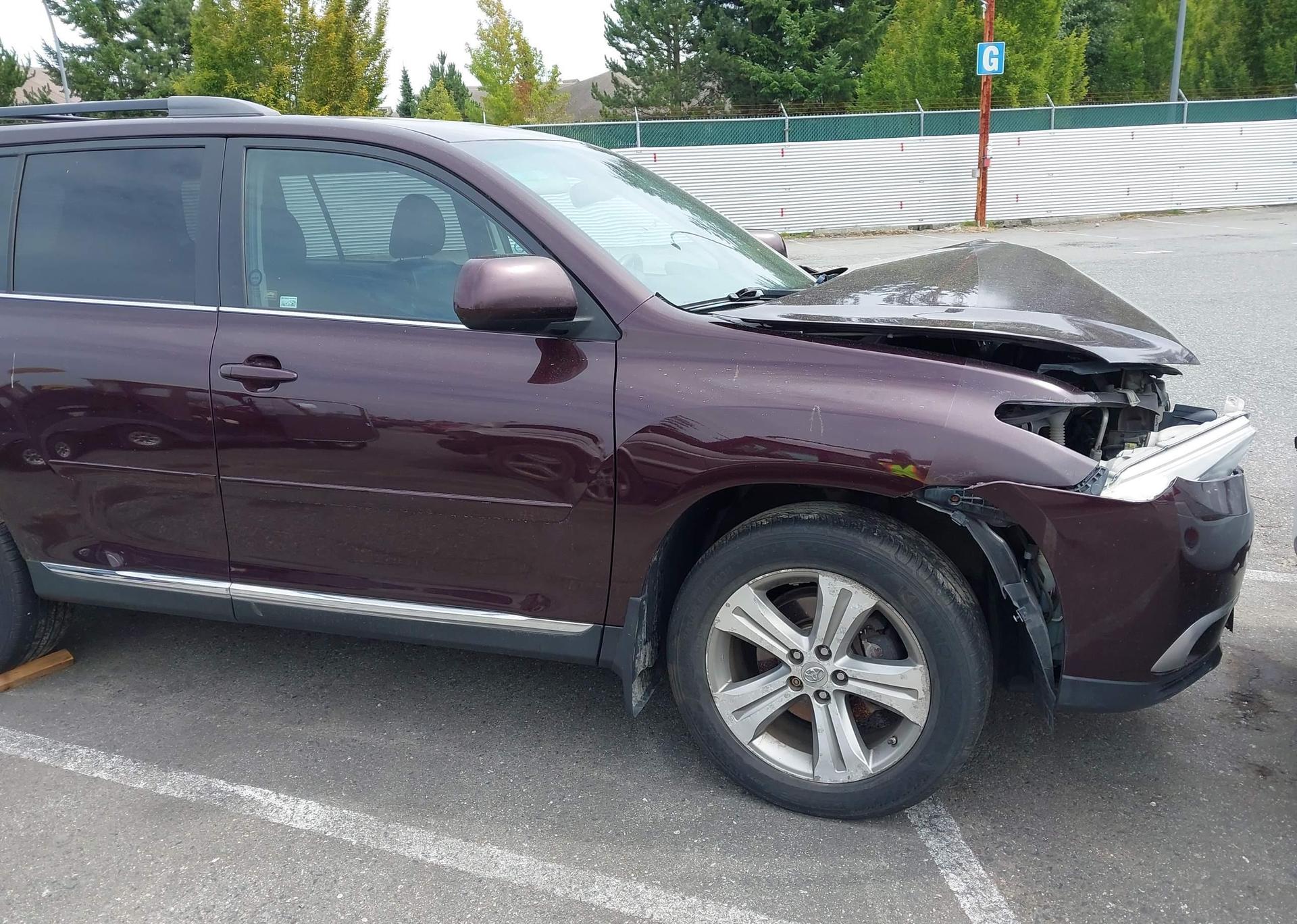 2011 TOYOTA HIGHLANDER SE